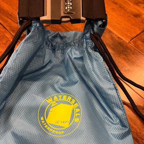 Locking waterproof Drawstring Bag - Picture 2 of 6